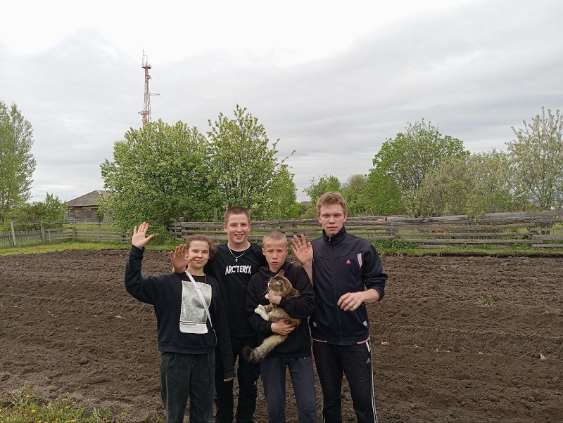 Сажаем школьный огород.