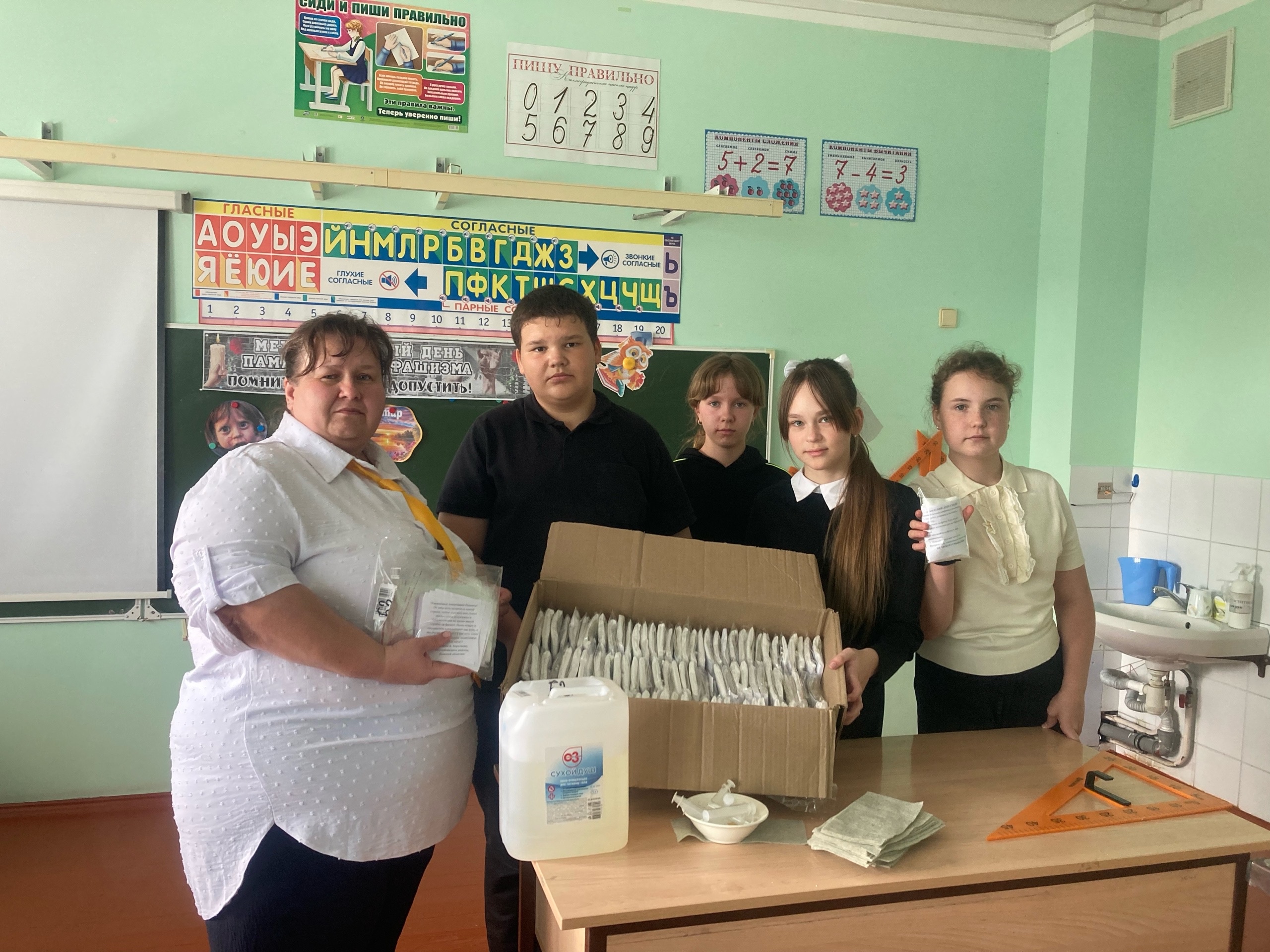 Изготовиление наборов сухих душей для использования в полевых условиях участниками СВО.
